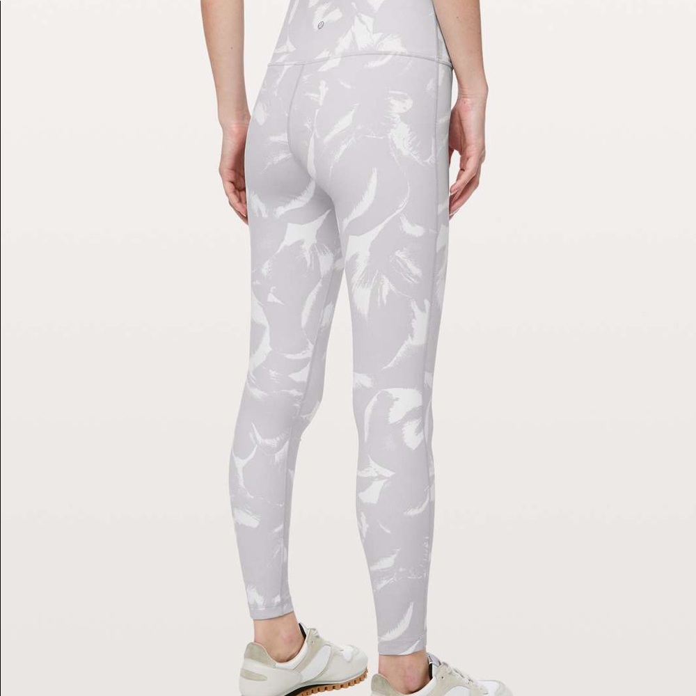 Lululemon Wunder Under 28”
